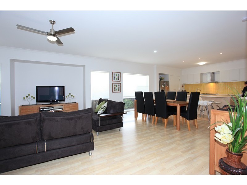 6 Price Street, North Lakes QLD 4509