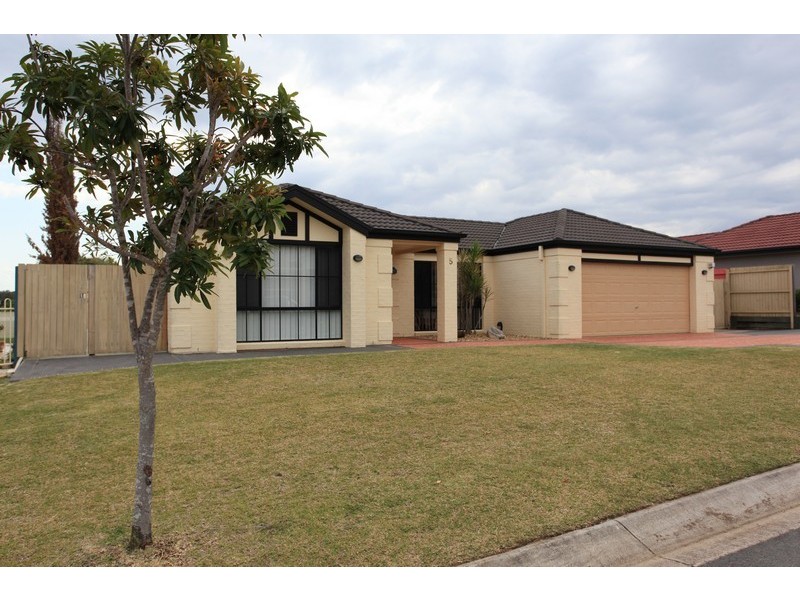 5 Chilton Crescent, North Lakes QLD 4509