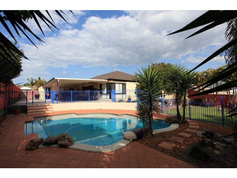 5 Chilton Crescent, North Lakes QLD 4509