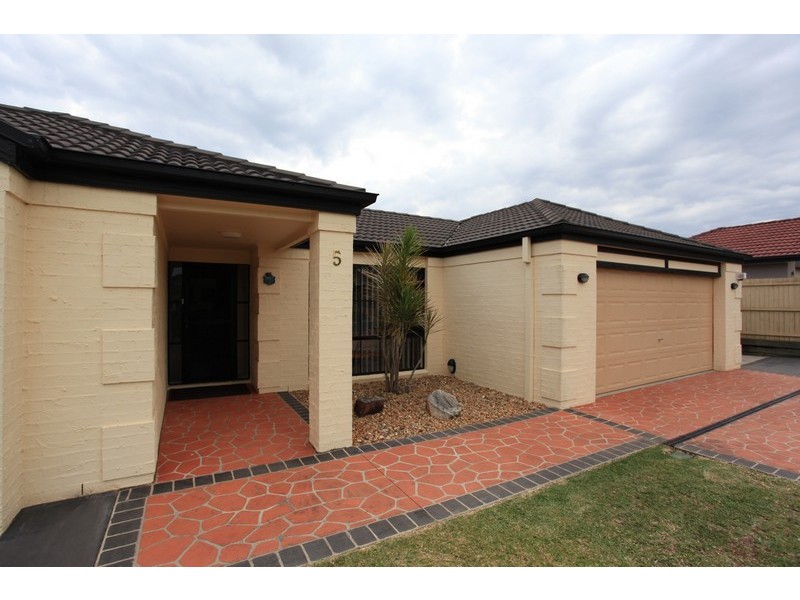5 Chilton Crescent, North Lakes QLD 4509
