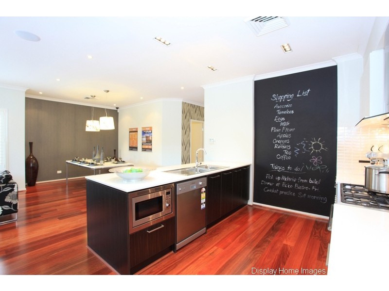 32 Severn Crescent, North Lakes QLD 4509