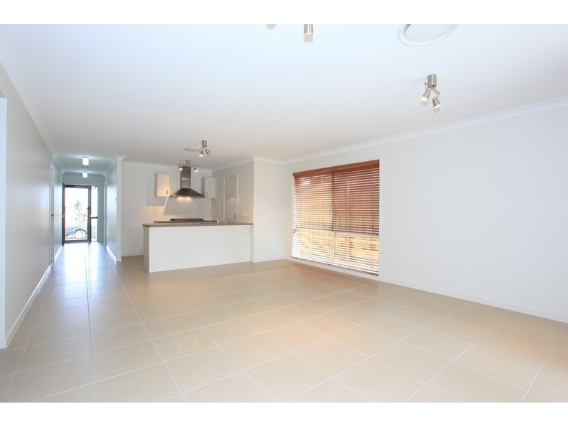 90 Mackintosh Drive, North Lakes QLD 4509