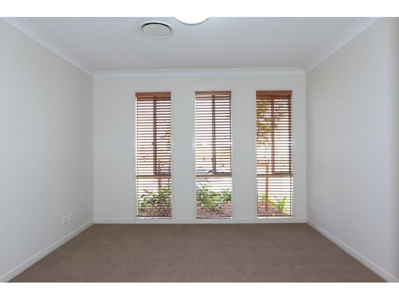 90 Mackintosh Drive, North Lakes QLD 4509