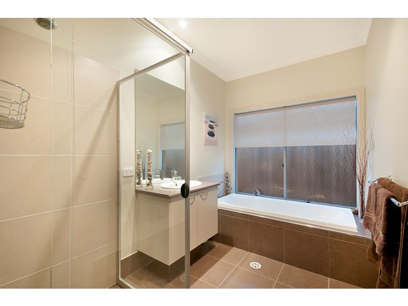 24 Kowari Crescent, North Lakes QLD 4509