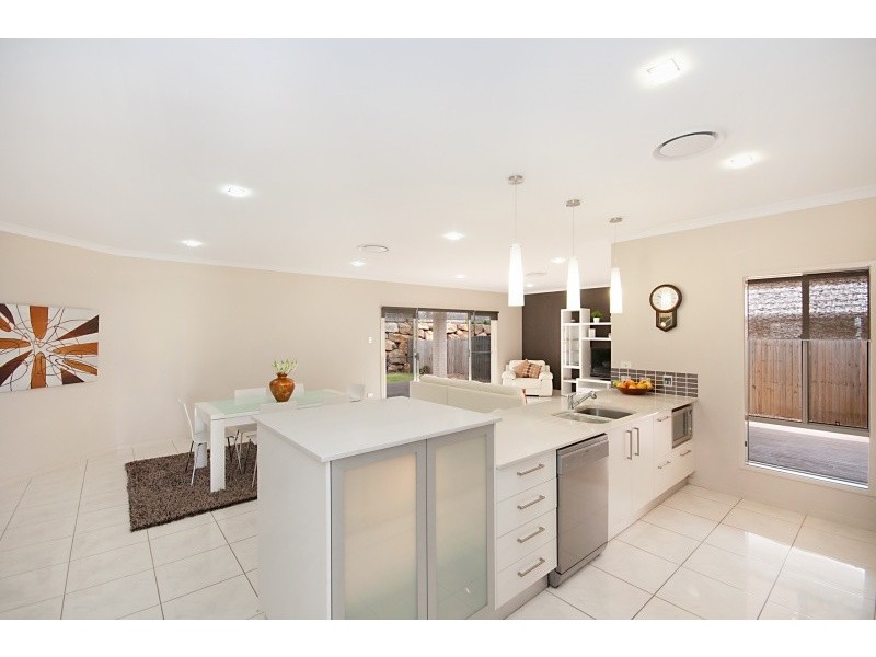 10 Calder Street, North Lakes QLD 4509