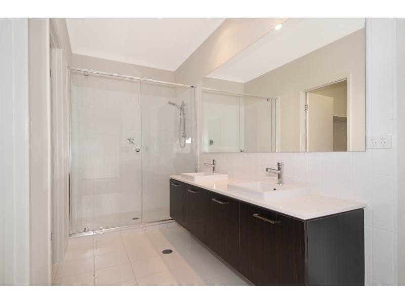 33 Riviera Crescent, North Lakes QLD 4509