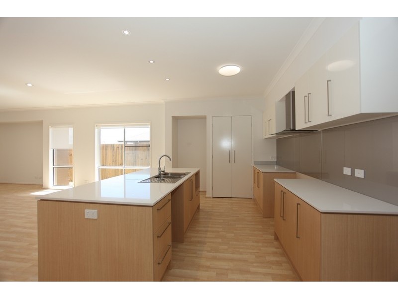 41 Riviera Crescent, North Lakes QLD 4509