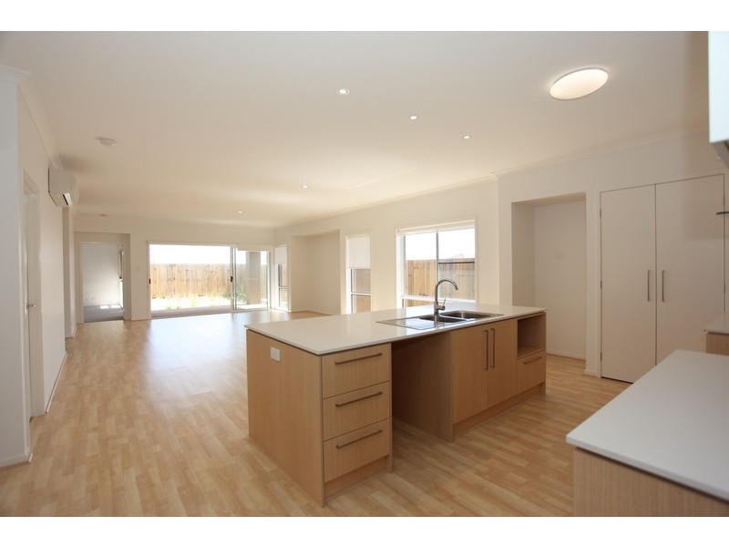 41 Riviera Crescent, North Lakes QLD 4509
