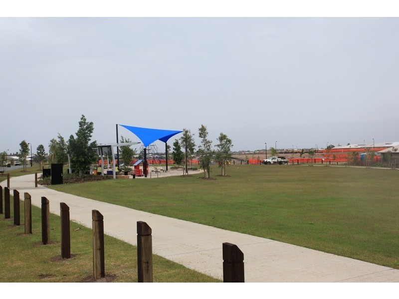 60 Mackintosh Drive, North Lakes QLD 4509