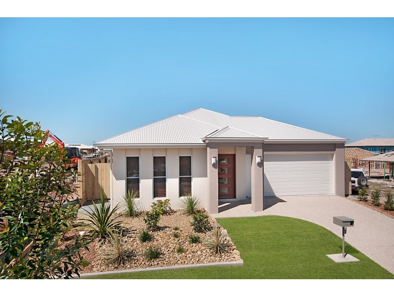 10 Riviera Crescent, North Lakes QLD 4509