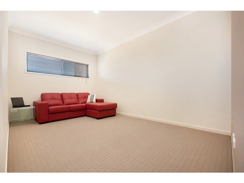 10 Riviera Crescent, North Lakes QLD 4509