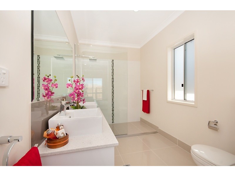 10 Riviera Crescent, North Lakes QLD 4509
