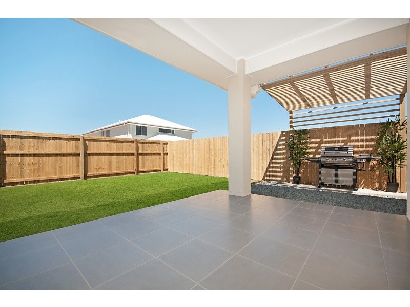 10 Riviera Crescent, North Lakes QLD 4509