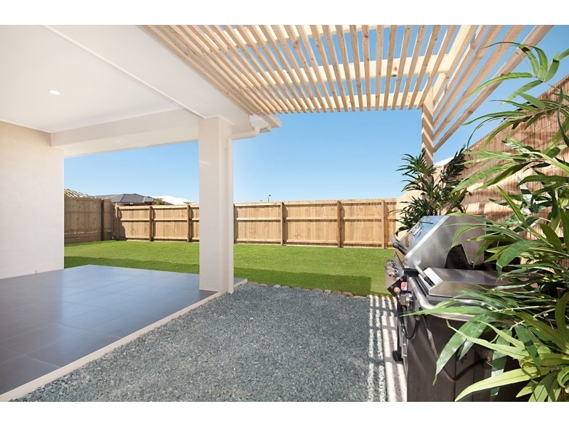 10 Riviera Crescent, North Lakes QLD 4509