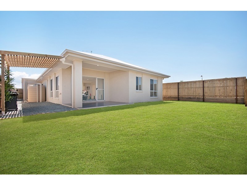 10 Riviera Crescent, North Lakes QLD 4509