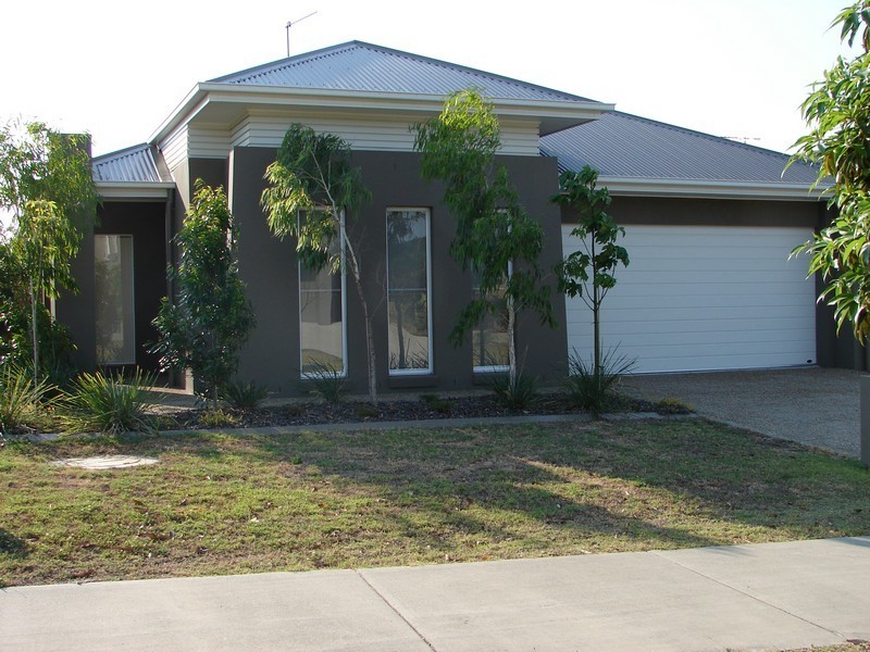 15 Satinay Parade, North Lakes QLD 4509