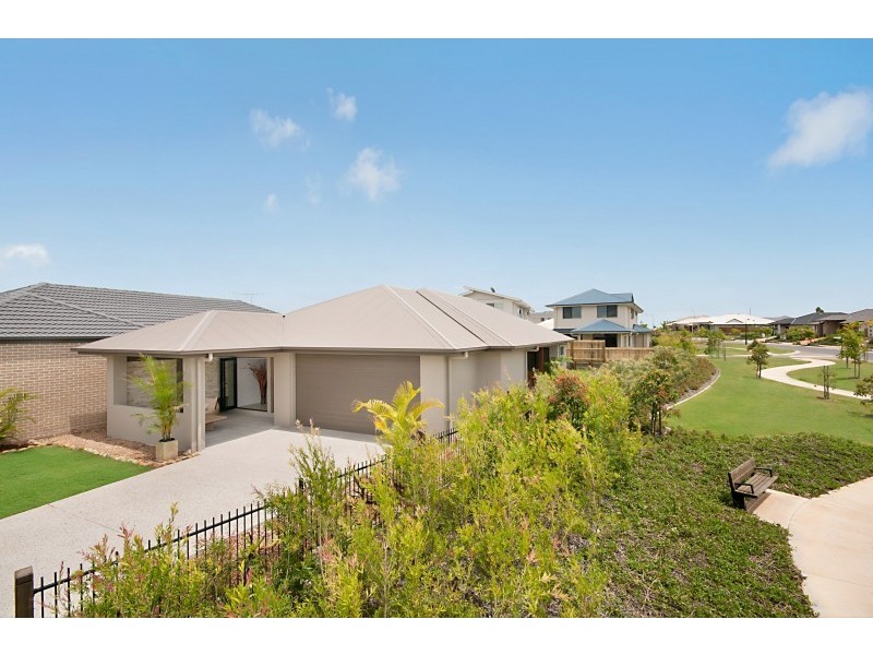 102 Nicklaus Parade, North Lakes QLD 4509