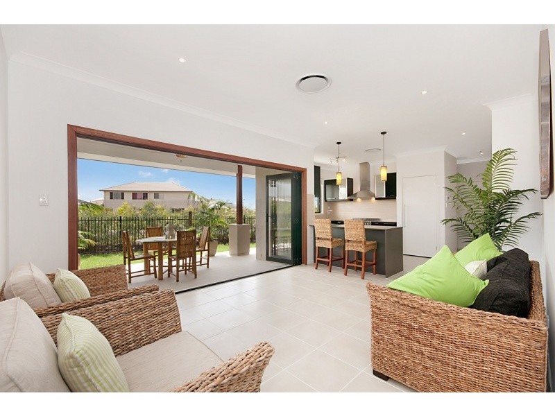 102 Nicklaus Parade, North Lakes QLD 4509