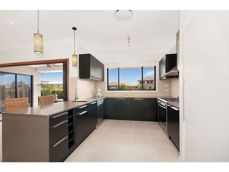 102 Nicklaus Parade, North Lakes QLD 4509