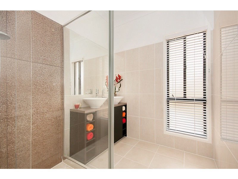 102 Nicklaus Parade, North Lakes QLD 4509
