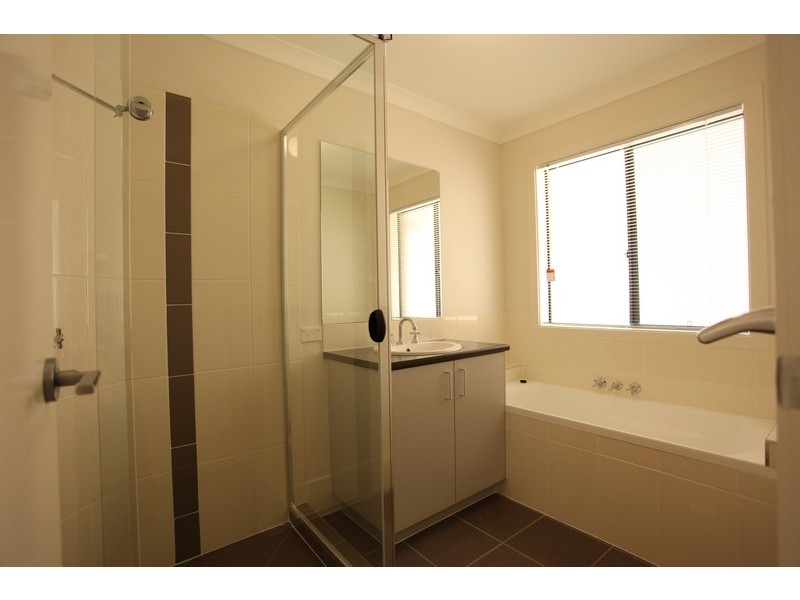 68 Mackintosh Drive, North Lakes QLD 4509