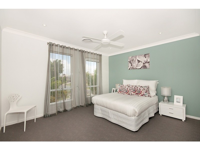 18 Forrestal Circuit, North Lakes QLD 4509