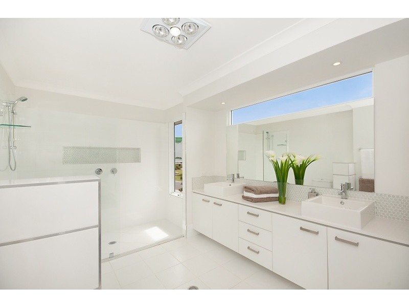 18 Forrestal Circuit, North Lakes QLD 4509