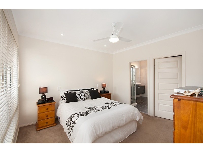 15 Planigale Crescent, North Lakes QLD 4509