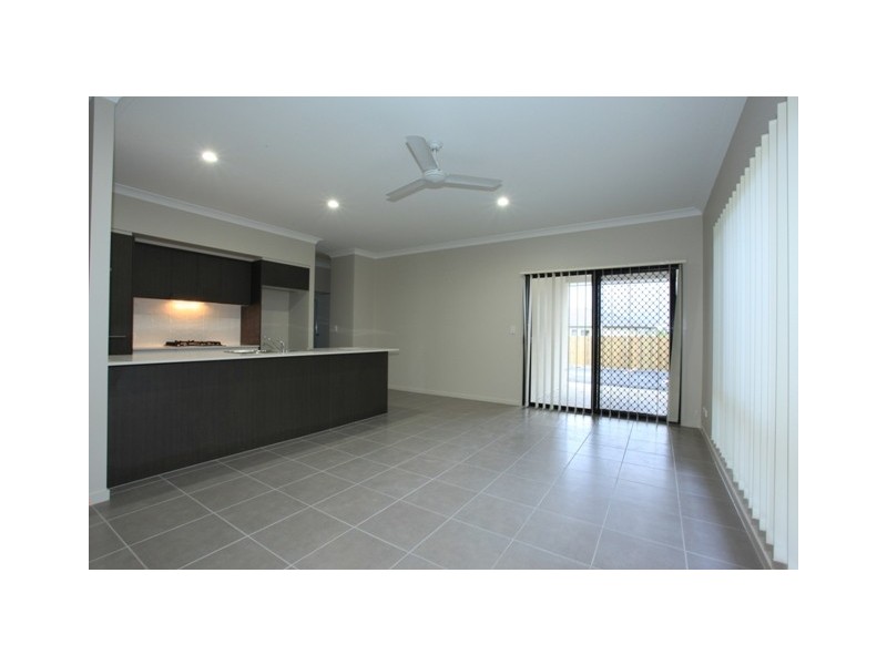 3 Riviera Crescent, North Lakes QLD 4509