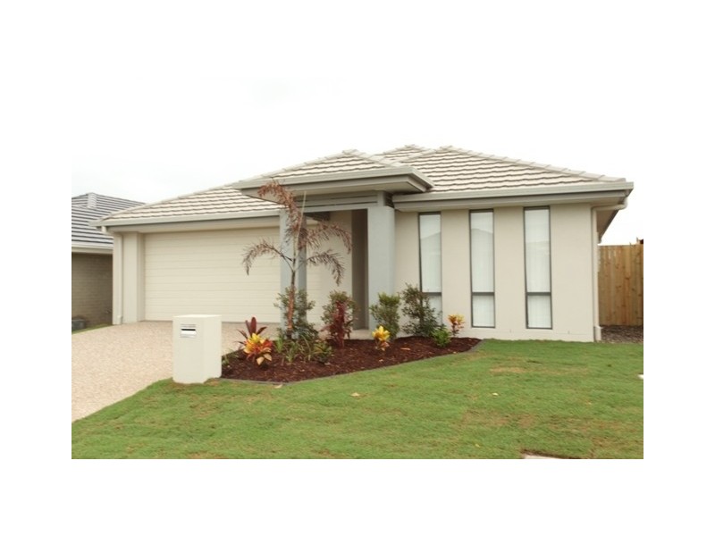 11 Riviera Crescent, North Lakes QLD 4509