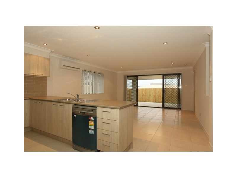 11 Riviera Crescent, North Lakes QLD 4509