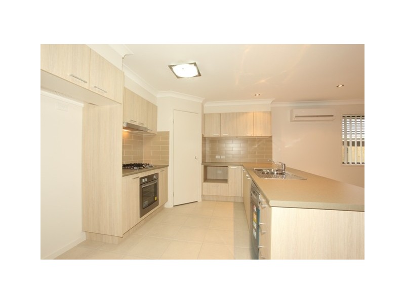 11 Riviera Crescent, North Lakes QLD 4509