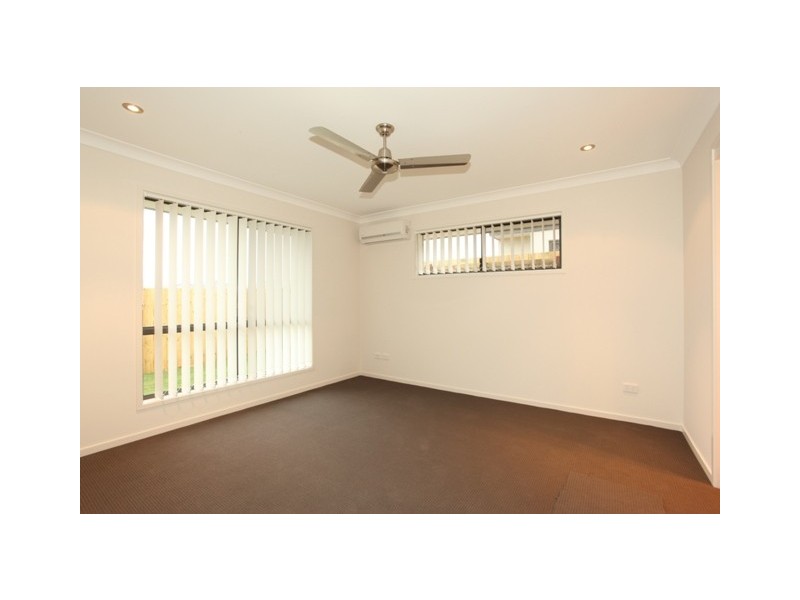 11 Riviera Crescent, North Lakes QLD 4509
