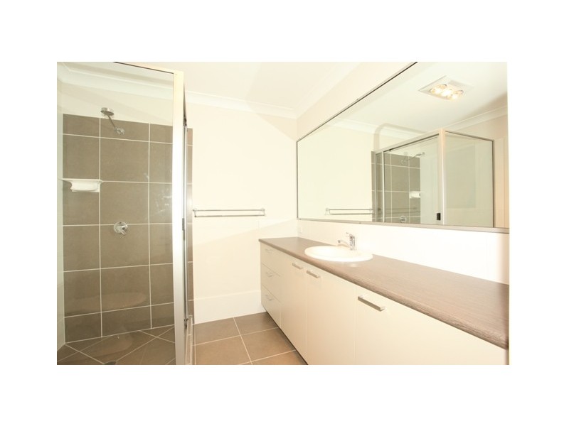 11 Riviera Crescent, North Lakes QLD 4509