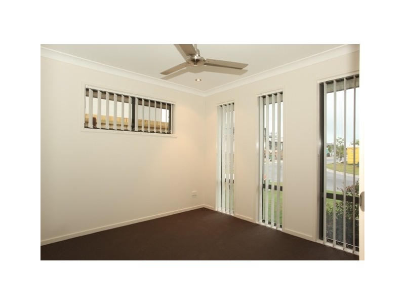 11 Riviera Crescent, North Lakes QLD 4509