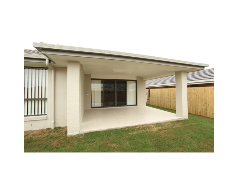 11 Riviera Crescent, North Lakes QLD 4509