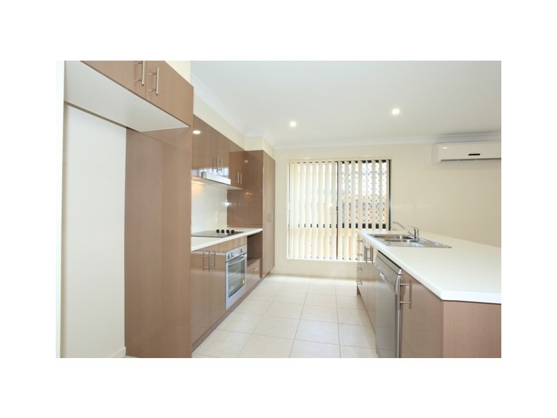 25 Dunes Crescent, North Lakes QLD 4509