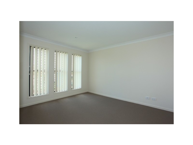 25 Dunes Crescent, North Lakes QLD 4509