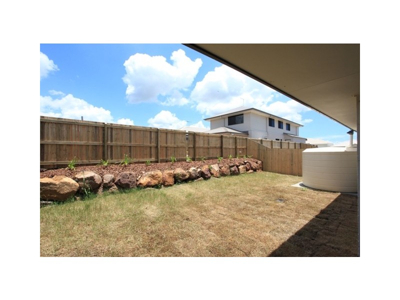 25 Dunes Crescent, North Lakes QLD 4509