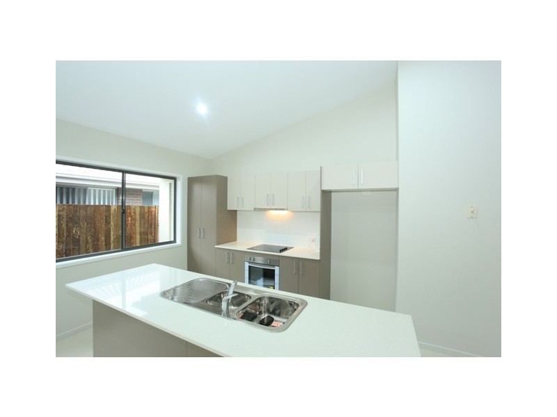 72 Mackintosh Drive, North Lakes QLD 4509