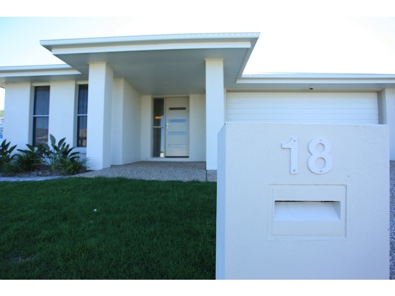 18 Williams Crescent, North Lakes QLD 4509
