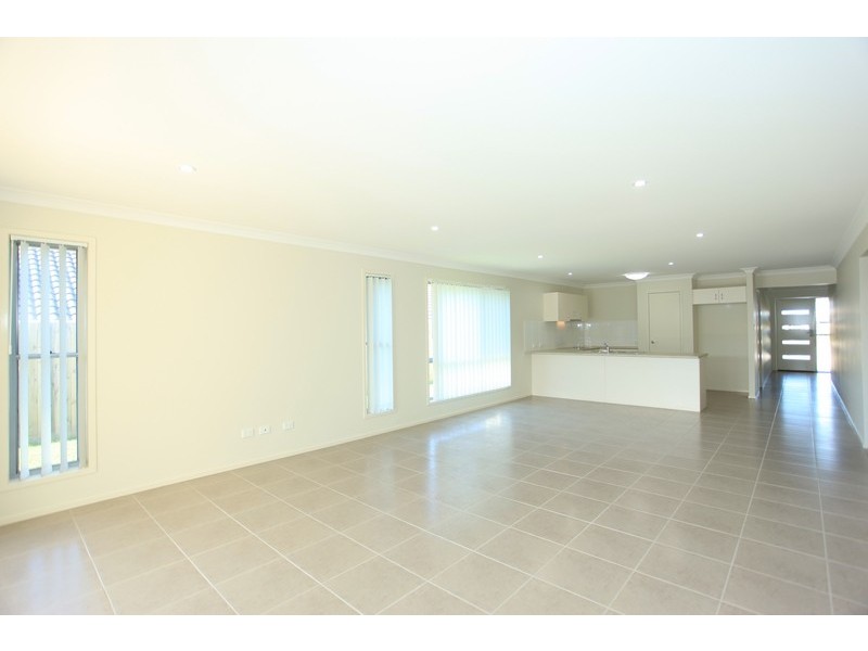 18 Williams Crescent, North Lakes QLD 4509