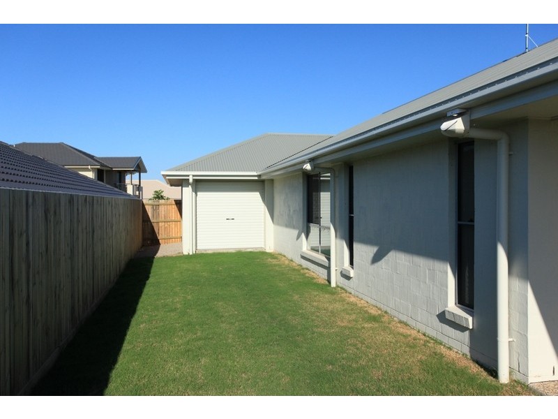 18 Williams Crescent, North Lakes QLD 4509