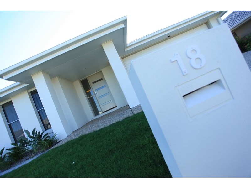 18 Williams Crescent, North Lakes QLD 4509