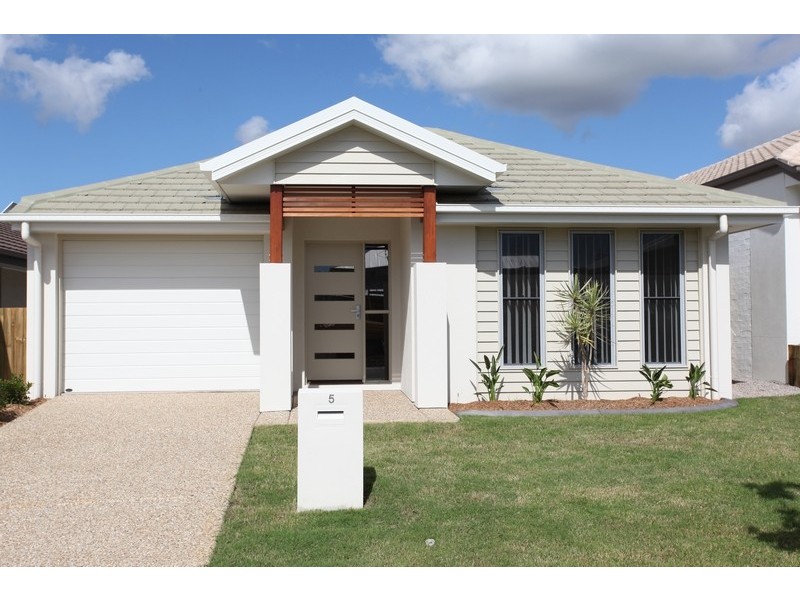 5 Riviera Crescent, North Lakes QLD 4509