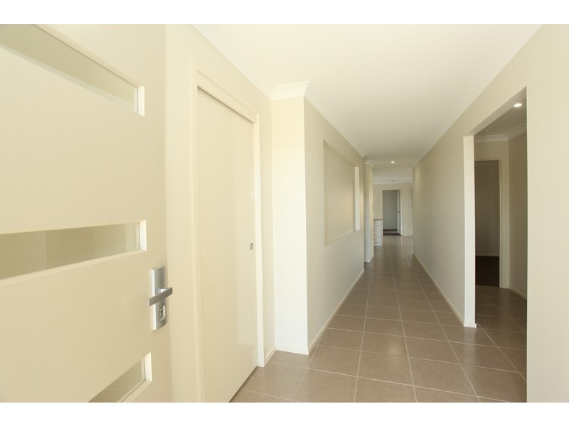 5 Riviera Crescent, North Lakes QLD 4509