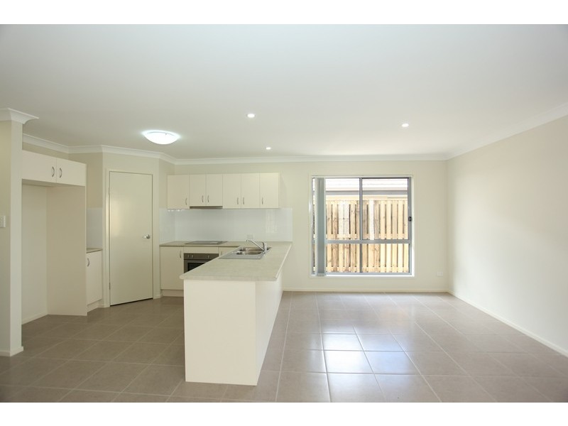 5 Riviera Crescent, North Lakes QLD 4509