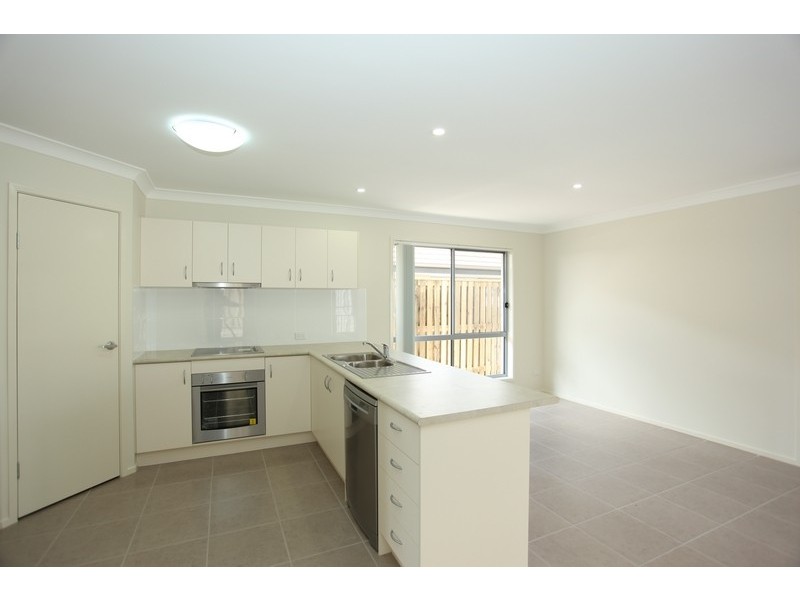 5 Riviera Crescent, North Lakes QLD 4509