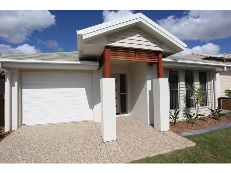 5 Riviera Crescent, North Lakes QLD 4509