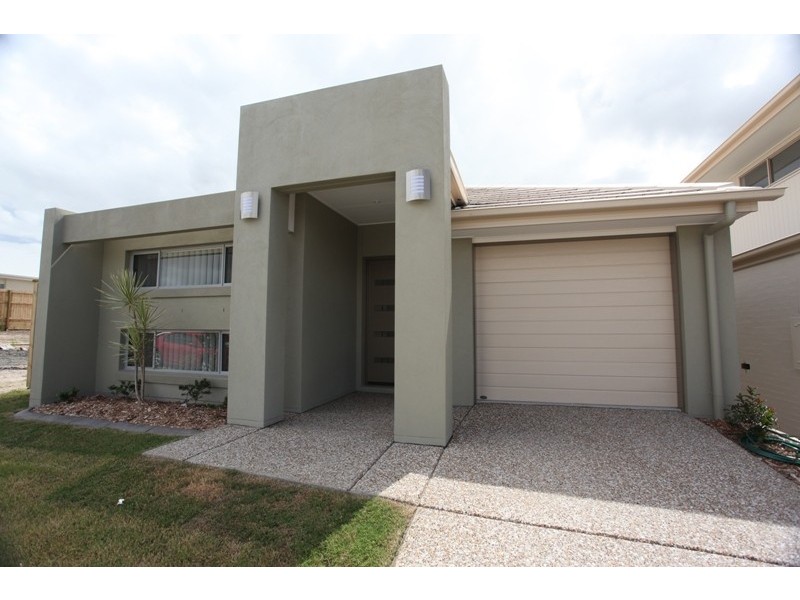 6 Riviera Crescent, North Lakes QLD 4509